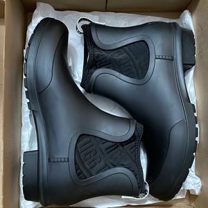 UGG Women's Chevonne Ankle Boot